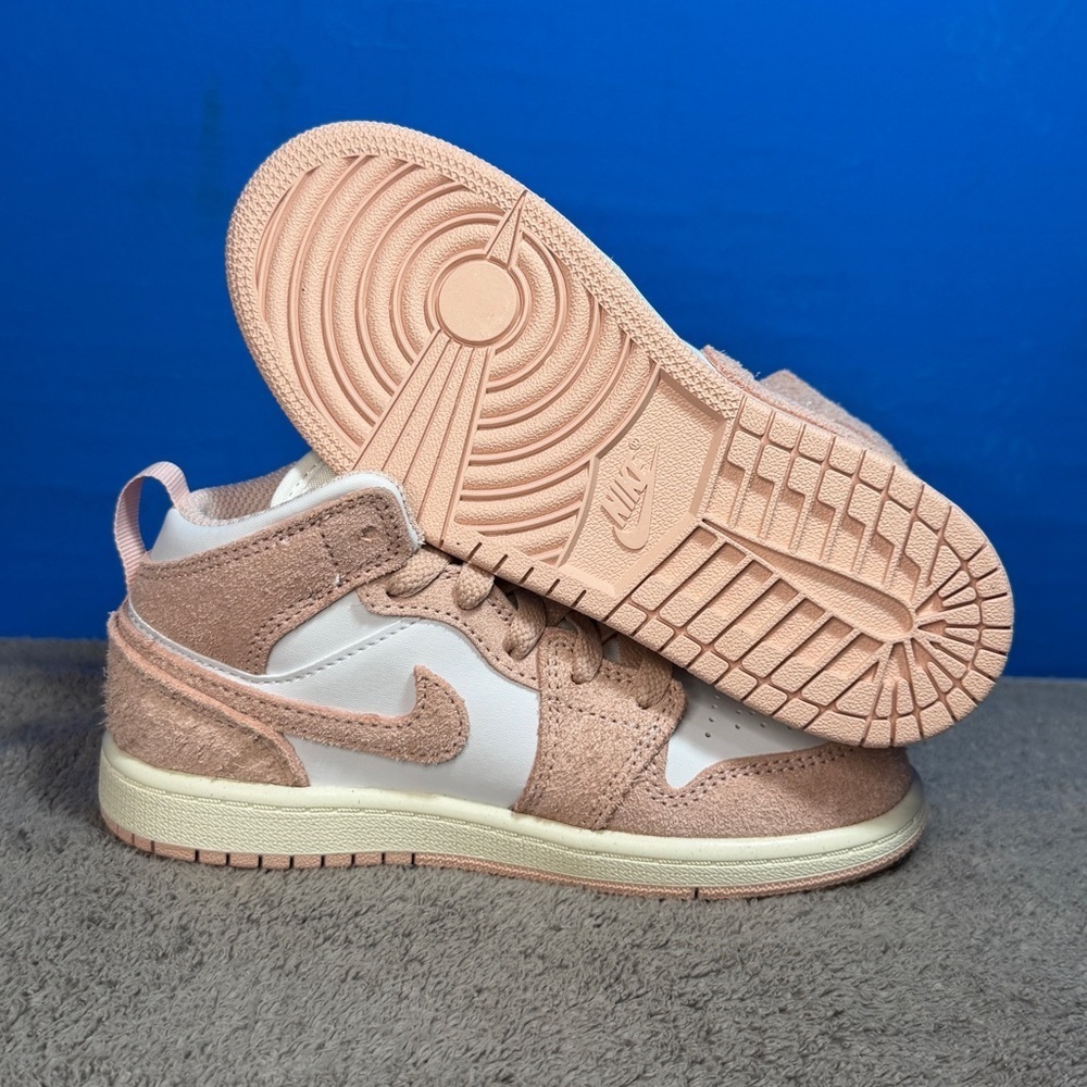 Jordan 1 mid
Legend pink ps
Brand new - Picture 5 of 8